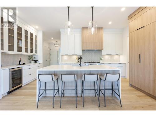 893 Loseth Drive, Kelowna, BC - Indoor Photo Showing Kitchen With Upgraded Kitchen