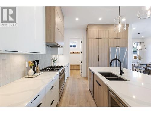 893 Loseth Drive, Kelowna, BC - Indoor Photo Showing Kitchen With Double Sink With Upgraded Kitchen