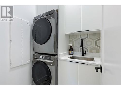 893 Loseth Drive, Kelowna, BC - Indoor Photo Showing Laundry Room