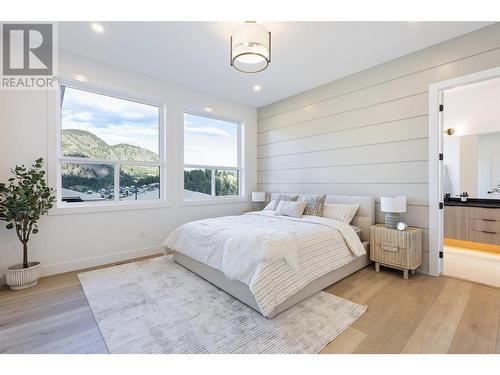 893 Loseth Drive, Kelowna, BC - Indoor Photo Showing Bedroom