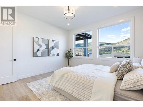 893 Loseth Drive, Kelowna, BC - Indoor Photo Showing Bedroom