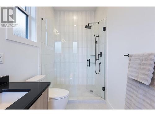 893 Loseth Drive, Kelowna, BC - Indoor Photo Showing Bathroom