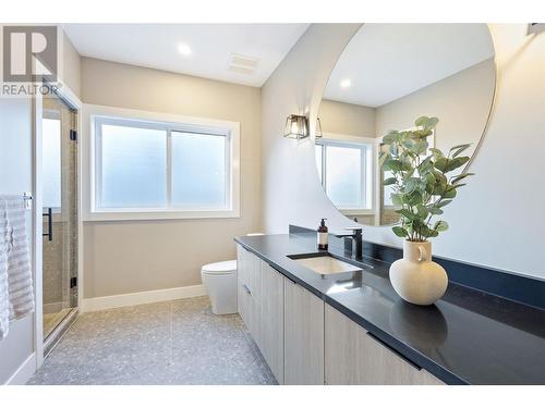 893 Loseth Drive, Kelowna, BC - Indoor Photo Showing Bathroom