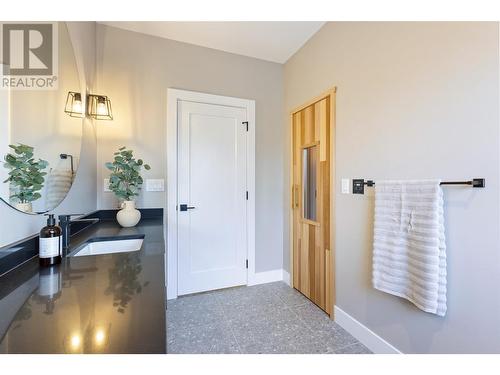 893 Loseth Drive, Kelowna, BC - Indoor Photo Showing Other Room