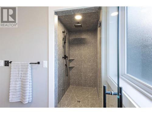 893 Loseth Drive, Kelowna, BC - Indoor Photo Showing Bathroom