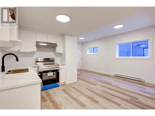 893 Loseth Drive, Kelowna, BC - Indoor Photo Showing Kitchen With Double Sink