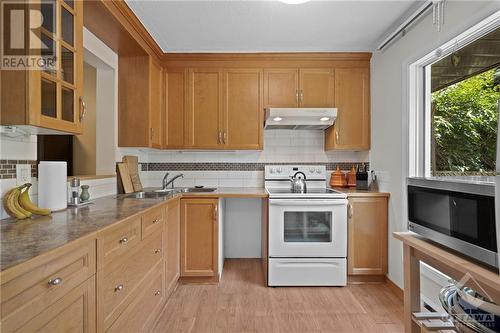 289 Pickford Drive, Ottawa, ON - Indoor Photo Showing Kitchen With Double Sink