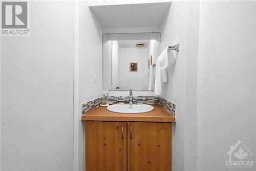 289 Pickford Drive, Ottawa, ON - Indoor Photo Showing Bathroom