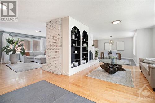 1102 Manotick Station Road, Ottawa, ON - Indoor Photo Showing Living Room