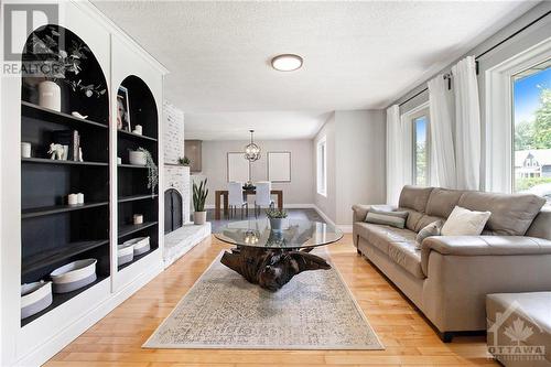 1102 Manotick Station Road, Ottawa, ON - Indoor Photo Showing Living Room