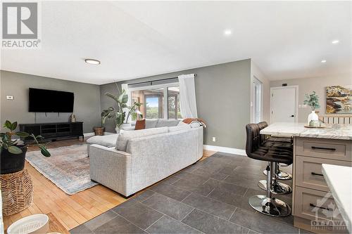 1102 Manotick Station Road, Ottawa, ON - Indoor Photo Showing Living Room