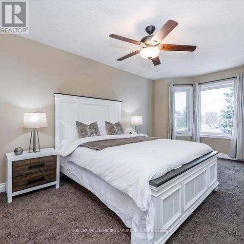 11 Cityview Circle S, Barrie, ON - Indoor Photo Showing Bedroom