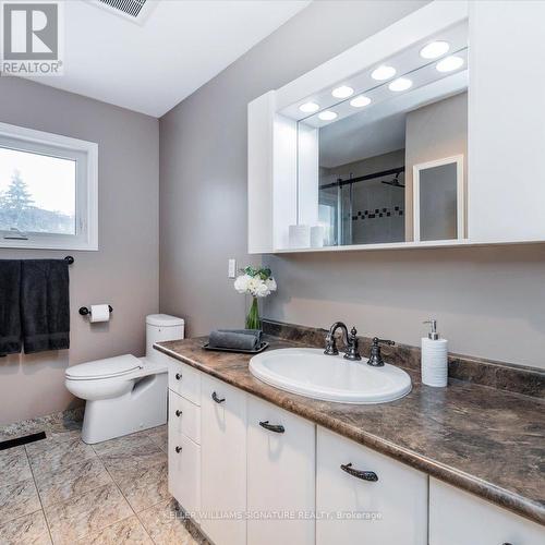 11 Cityview Circle S, Barrie, ON - Indoor Photo Showing Bathroom