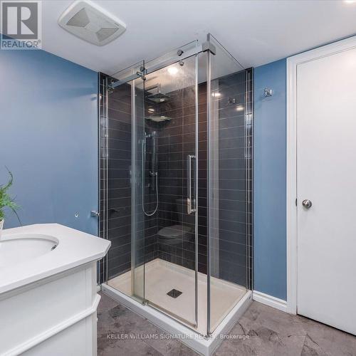 11 Cityview Circle S, Barrie, ON - Indoor Photo Showing Bathroom