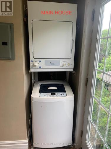 174 Victoria Street, Brampton, ON - Indoor Photo Showing Laundry Room