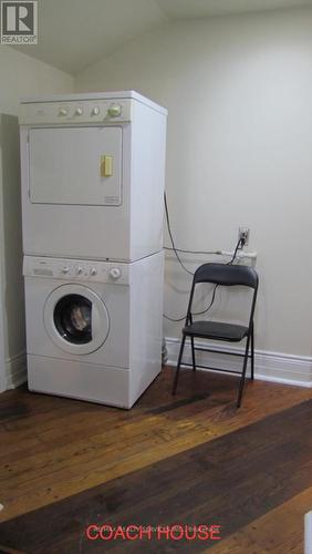 174 Victoria Street, Brampton, ON - Indoor Photo Showing Laundry Room