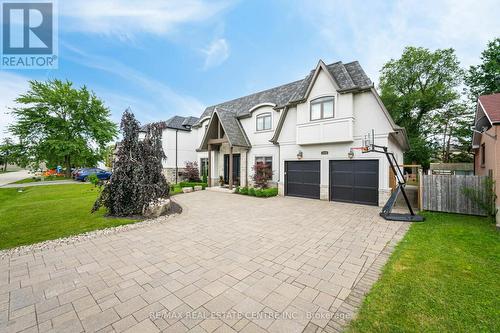 1040 Kent Avenue, Oakville, ON - Outdoor