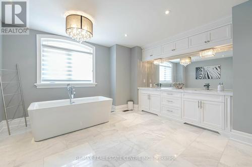 1040 Kent Avenue, Oakville, ON - Indoor Photo Showing Bathroom