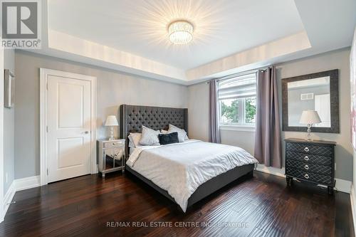 1040 Kent Avenue, Oakville, ON - Indoor Photo Showing Bedroom