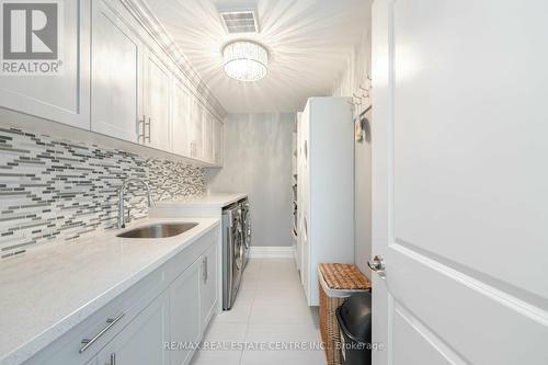 1040 Kent Avenue, Oakville, ON - Indoor Photo Showing Kitchen