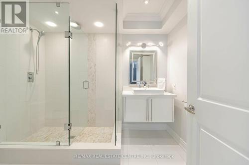 1040 Kent Avenue, Oakville, ON - Indoor Photo Showing Bathroom