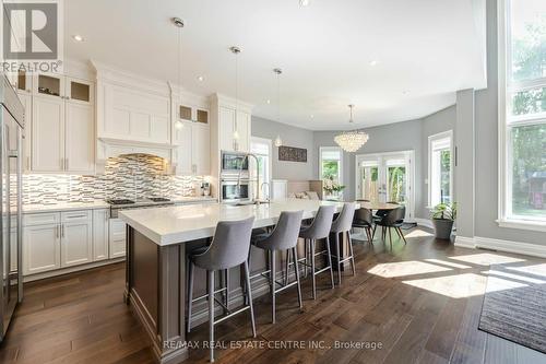 1040 Kent Avenue, Oakville, ON - Indoor Photo Showing Kitchen With Upgraded Kitchen