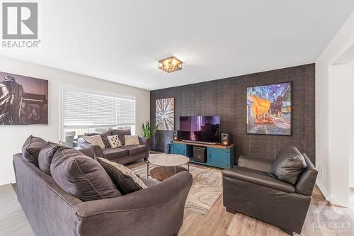 2711 Grand Canal Street, Ottawa, ON - Indoor Photo Showing Living Room