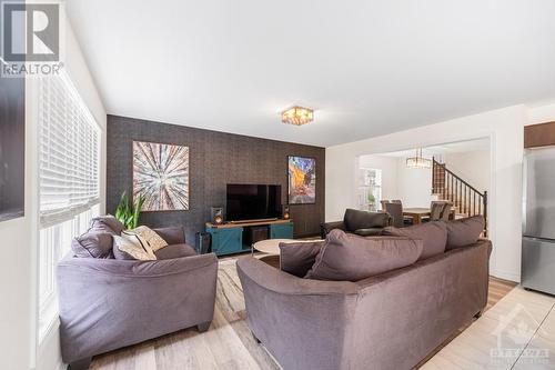 2711 Grand Canal Street, Ottawa, ON - Indoor Photo Showing Living Room