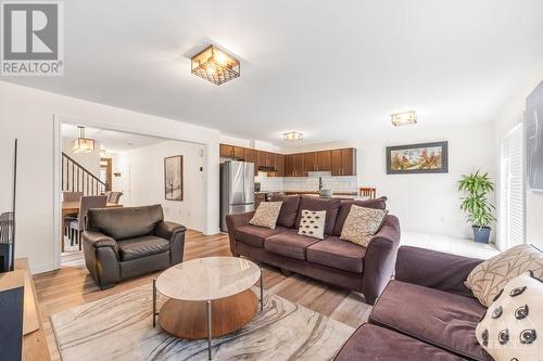 2711 Grand Canal Street, Ottawa, ON - Indoor Photo Showing Living Room