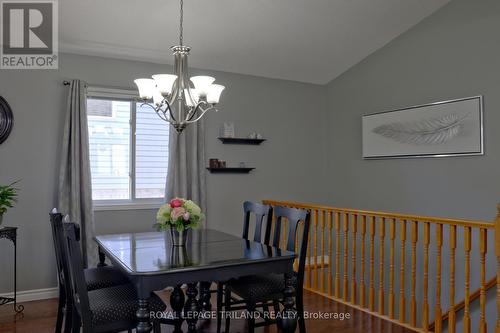 366 White Sands Drive, London, ON - Indoor Photo Showing Dining Room