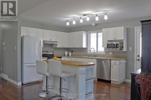 366 White Sands Drive, London, ON - Indoor Photo Showing Kitchen