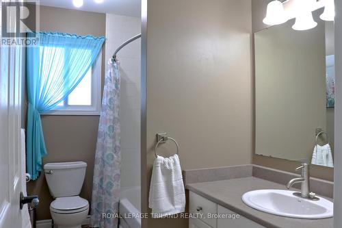 366 White Sands Drive, London, ON - Indoor Photo Showing Bathroom