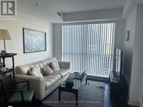 1018 - 31 Tippett Road, Toronto, ON - Indoor Photo Showing Living Room