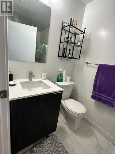 1018 - 31 Tippett Road, Toronto, ON - Indoor Photo Showing Bathroom