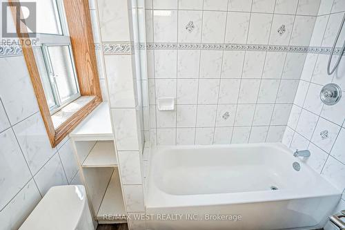 7 Shirley Street, Toronto, ON - Indoor Photo Showing Bathroom