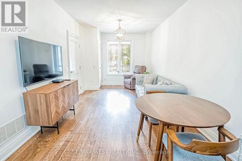 7 Shirley Street, Toronto, ON - Indoor Photo Showing Living Room