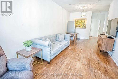 7 Shirley Street, Toronto, ON - Indoor Photo Showing Living Room