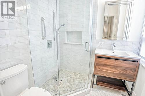 7 Shirley Street, Toronto, ON - Indoor Photo Showing Bathroom