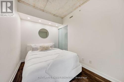 305 - 560 King Street W, Toronto, ON - Indoor Photo Showing Bedroom
