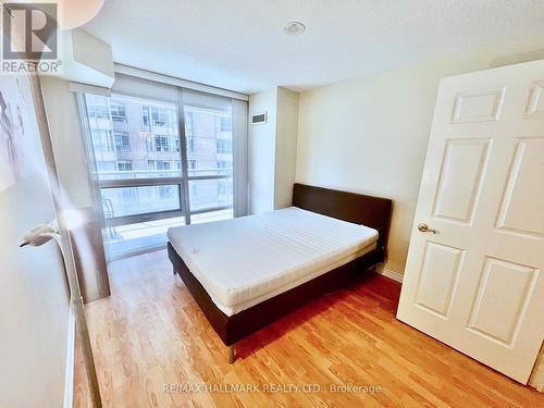 1007 - 761 Bay Street, Toronto, ON - Indoor Photo Showing Bedroom