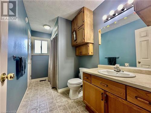 150 16Th Avenue Crescent, Hanover, ON - Indoor Photo Showing Bathroom