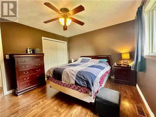 150 16Th Avenue Crescent, Hanover, ON - Indoor Photo Showing Bedroom