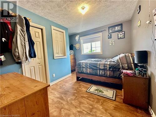 150 16Th Avenue Crescent, Hanover, ON - Indoor Photo Showing Bedroom