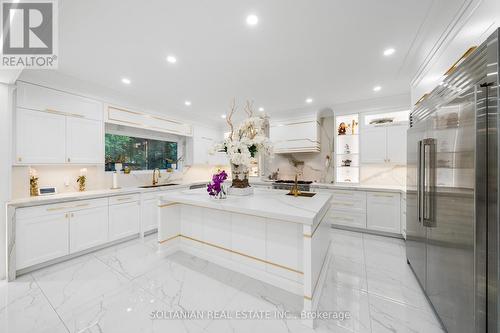 15 Berkindale Drive, Toronto, ON - Indoor Photo Showing Kitchen