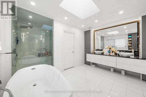 15 Berkindale Drive, Toronto, ON - Indoor Photo Showing Bathroom