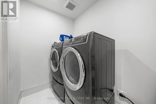 15 Berkindale Drive, Toronto, ON - Indoor Photo Showing Laundry Room