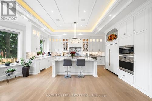 319 Betty Ann Drive, Toronto, ON - Indoor Photo Showing Kitchen With Upgraded Kitchen