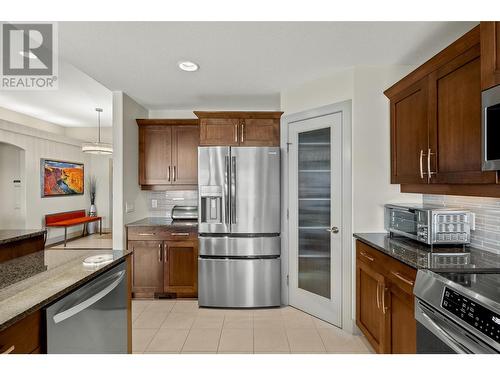 696 Kuipers Crescent Unit# 8, Kelowna, BC - Indoor Photo Showing Kitchen