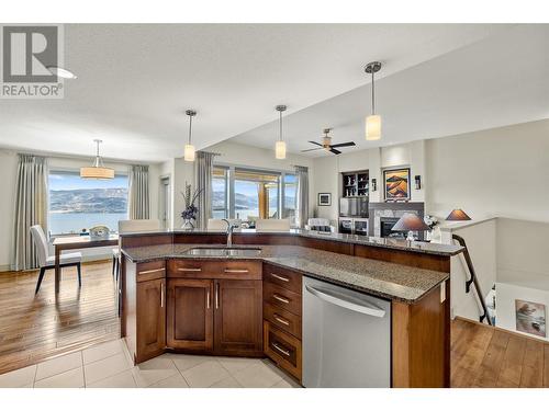 696 Kuipers Crescent Unit# 8, Kelowna, BC - Indoor Photo Showing Kitchen