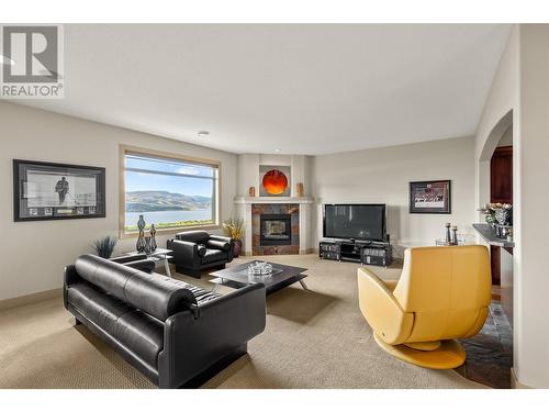 696 Kuipers Crescent Unit# 8, Kelowna, BC - Indoor Photo Showing Living Room With Fireplace